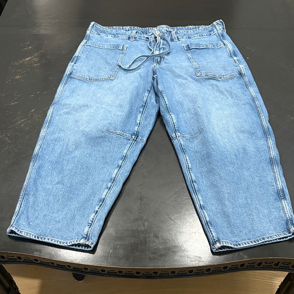 American Eagle Outfitters Light Blue barrel Jeans